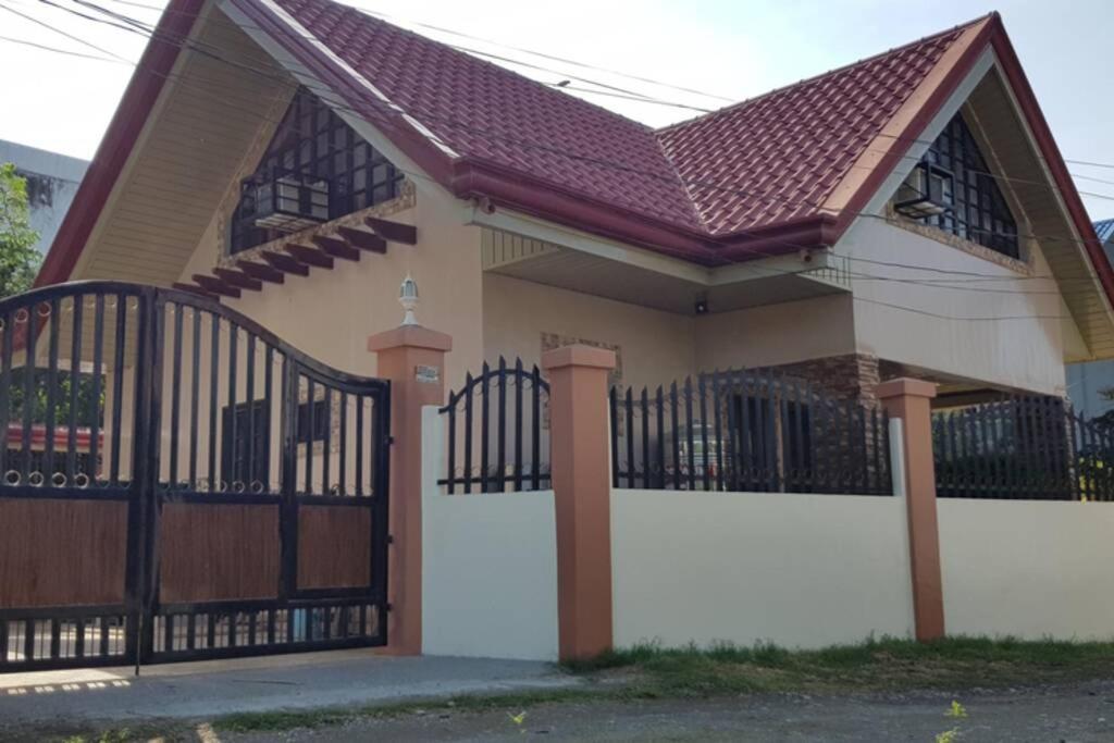 Villa Resthouse Fully Airconditioned W/ Private Parking à Tuguegarao Extérieur photo