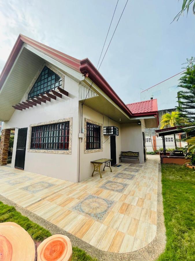 Villa Resthouse Fully Airconditioned W/ Private Parking à Tuguegarao Extérieur photo